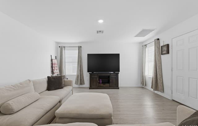 3-bedroom rental at 13923 Jersey Cow in San Antonio, TX — photo 5