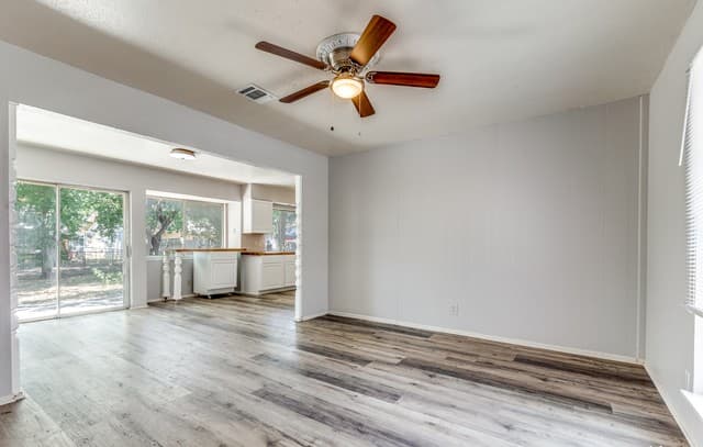 3-bedroom rental at 827 Spring Park in San Antonio, TX — photo 2
