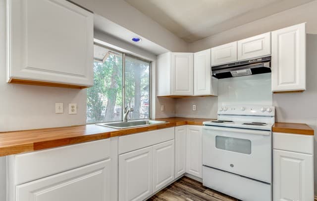 3-bedroom rental at 827 Spring Park in San Antonio, TX — photo 4
