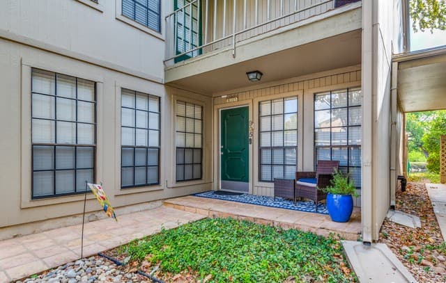 3-bedroom rental at 7711 Callaghan Unit APT 905 in San Antonio, TX — photo 1