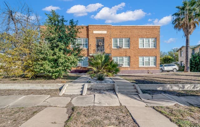 rental at 1409 W Woodlawn in San Antonio, TX — photo 1