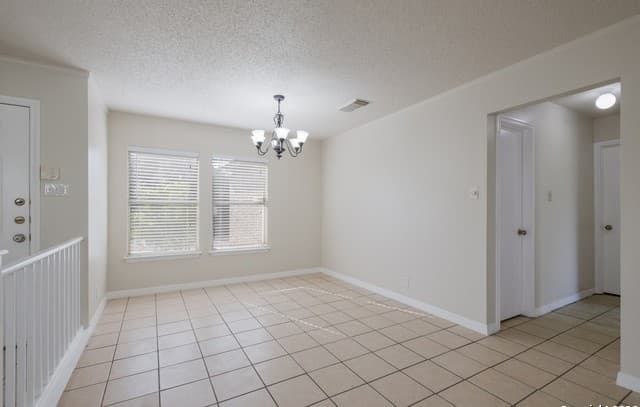 3-bedroom rental at 10217 Sandbrook in San Antonio, TX — photo 3