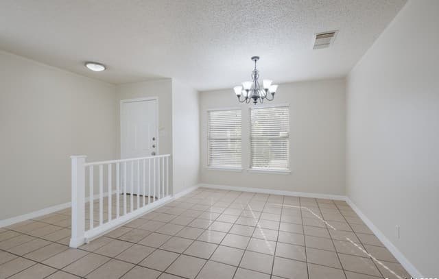 3-bedroom rental at 10217 Sandbrook in San Antonio, TX — photo 4
