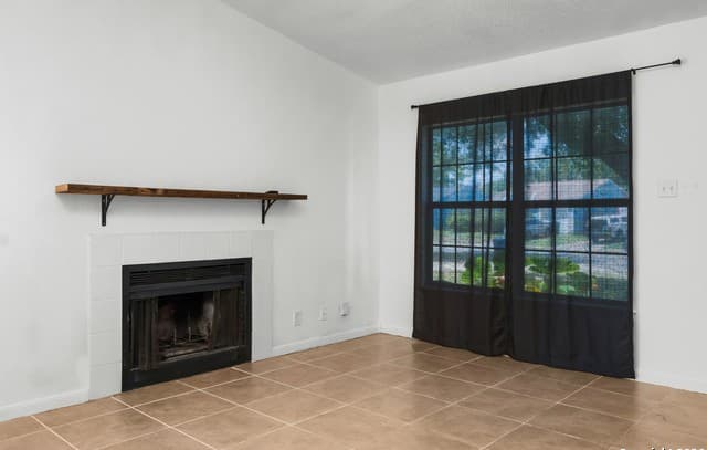 3-bedroom rental at 6248 Valley Queen in San Antonio, TX — photo 4