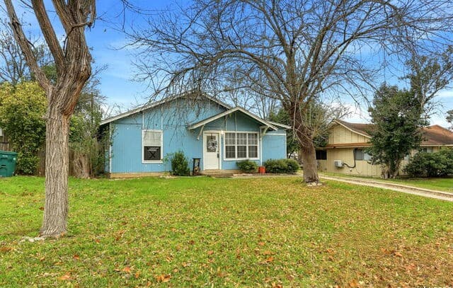 3-bedroom rental at 1015 Cibolo in Universal City, TX — photo 2