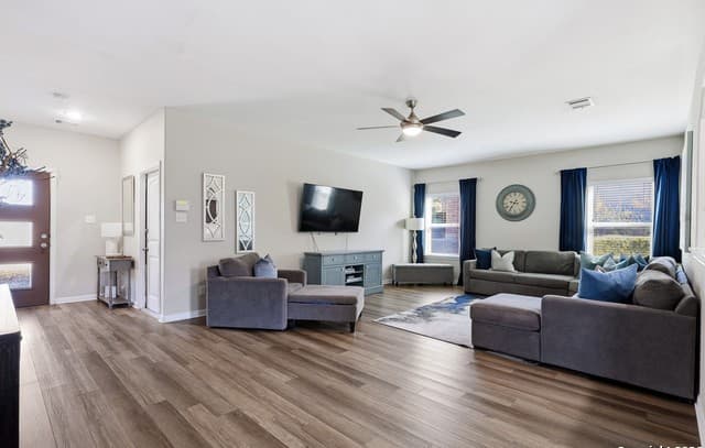 3-bedroom rental at 512 Livingston Dr in Schertz, TX — photo 5