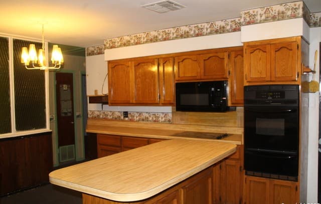 3-bedroom rental at 142 Hidden Valley in San Antonio, TX — photo 5