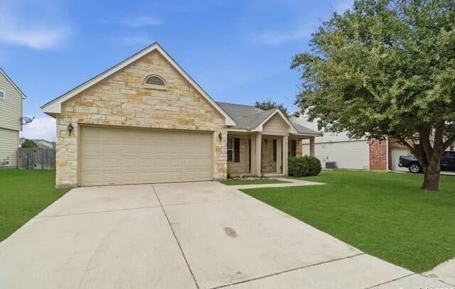4-bedroom rental at 4914 Gemsbuck Chase in San Antonio, TX — photo 2