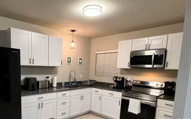 rental at 1110 W Ashby Pl in San Antonio, TX — photo 5