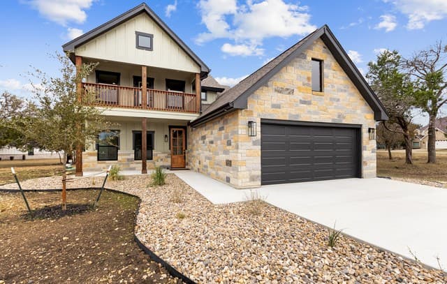 4-bedroom rental at 181 Deerwood Circle in Bandera, TX — photo 4