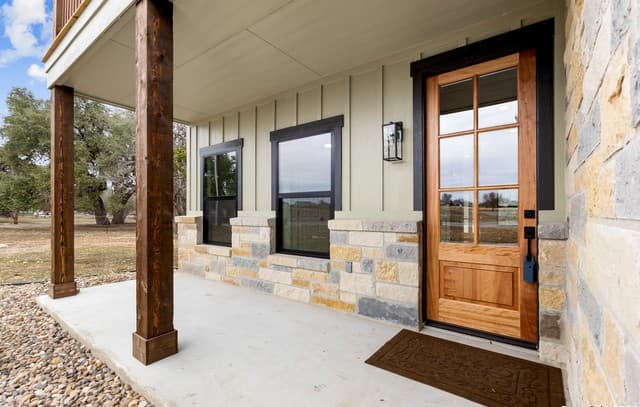 4-bedroom rental at 181 Deerwood Circle in Bandera, TX — photo 5