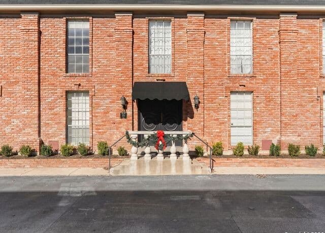 2-bedroom rental at 8033 N New Braunfels Unit # 106 in San Antonio, TX — photo 1