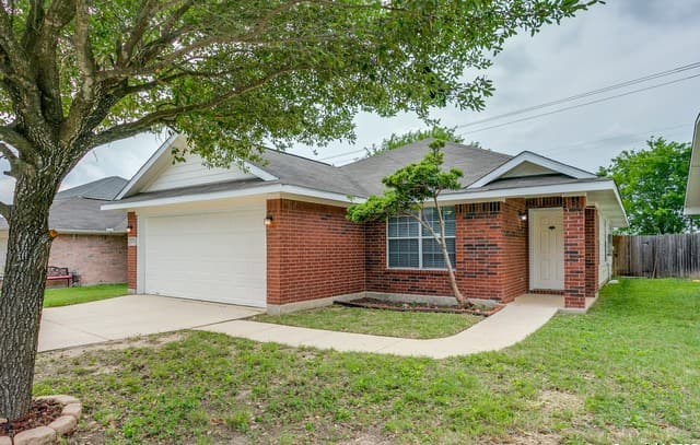 3-bedroom rental at 5735 Cardinal Falls in San Antonio, TX — photo 1