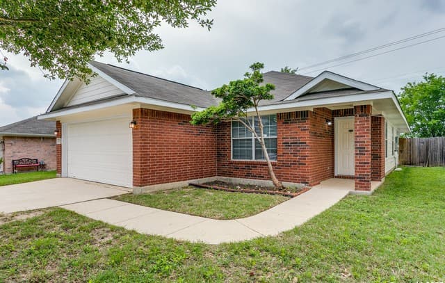 3-bedroom rental at 5735 Cardinal Falls in San Antonio, TX — photo 2