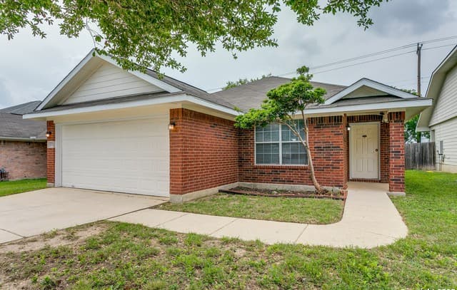 3-bedroom rental at 5735 Cardinal Falls in San Antonio, TX — photo 3