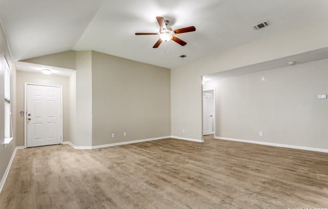 3-bedroom rental at 5735 Cardinal Falls in San Antonio, TX — photo 5