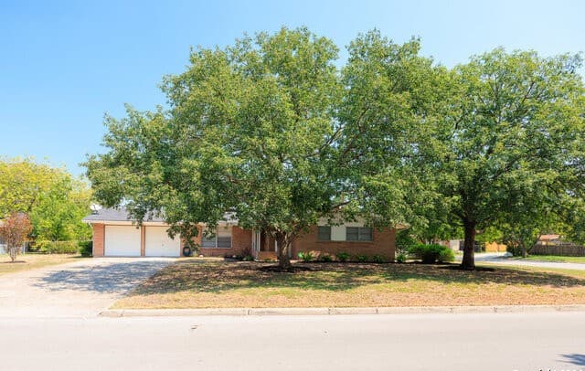 3-bedroom rental at 221 Windcrest in Windcrest, TX — photo 2