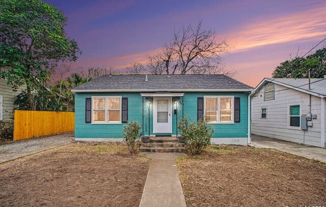 2-bedroom rental at 712 Lynwood in San Antonio, TX — photo 1