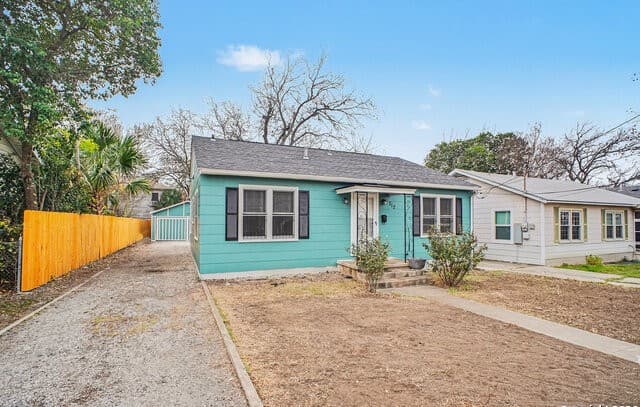 2-bedroom rental at 712 Lynwood in San Antonio, TX — photo 3