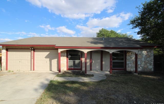 3-bedroom rental at 2706 Lakedon in San Antonio, TX — photo 2