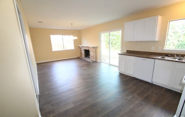 3-bedroom rental at 2706 Lakedon in San Antonio, TX — photo 5