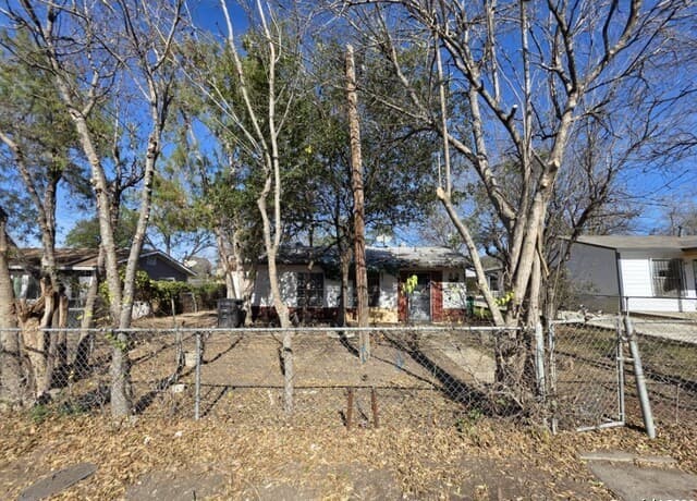 2-bedroom rental at 3111 Kiowa in San Antonio, TX — photo 1