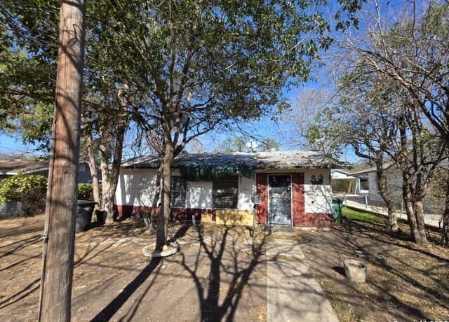 2-bedroom rental at 3111 Kiowa in San Antonio, TX — photo 2