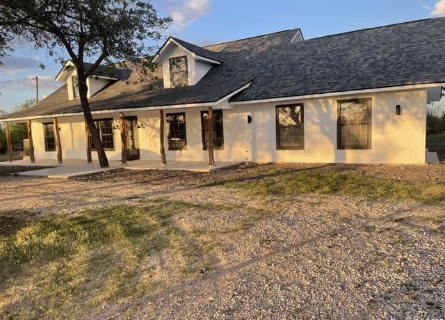 4-bedroom rental at 210 County Road 4643 in Hondo, TX — photo 1