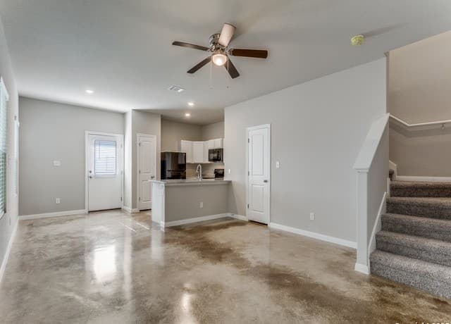 3-bedroom rental at 7935 Dial Ike Unit 402 in San Antonio, TX — photo 5