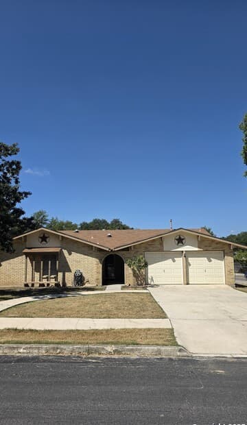 3-bedroom rental at 2202 Orange Blossom in San Antonio, TX — photo 1