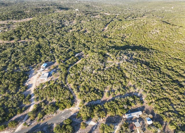 rental at 100 County Road 242 in Hondo, TX — photo 3