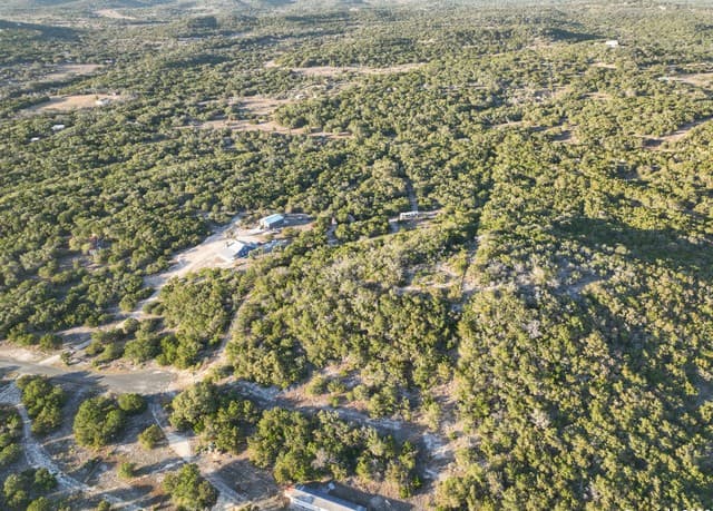 rental at 100 County Road 242 in Hondo, TX — photo 4