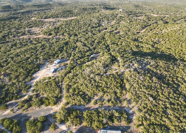 rental at 100 County Road 242 in Hondo, TX — photo 5