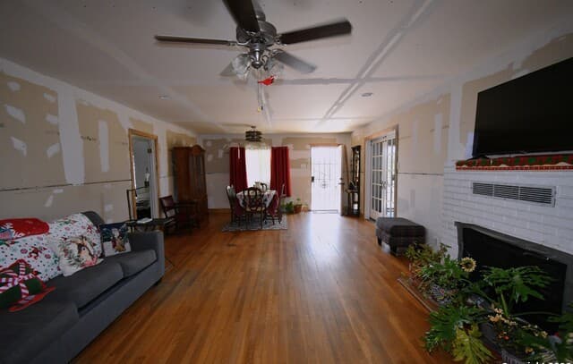 3-bedroom rental at 411 E Ansley in San Antonio, TX — photo 3