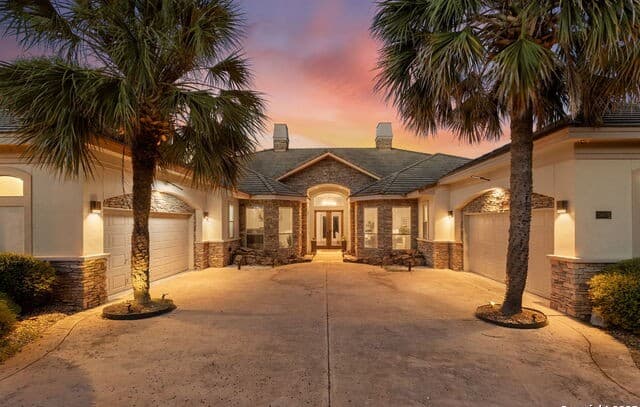 5-bedroom rental at 24626 Bogey Ridge in San Antonio, TX — photo 3