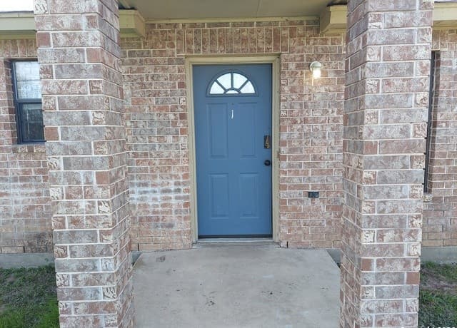 rental at 9510 Cross Rdg Ln in San Antonio, TX — photo 3