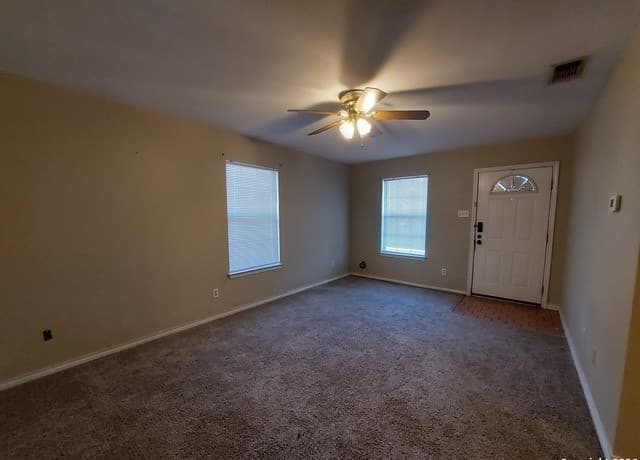 rental at 9510 Cross Rdg Ln in San Antonio, TX — photo 4