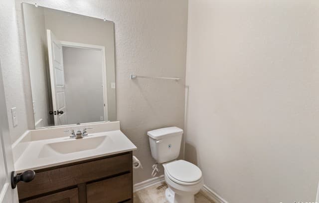 4-bedroom rental at 3006 Old Almonte Dr in San Antonio, TX — photo 4
