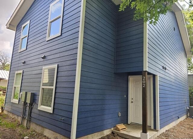 rental at 1522 S Elmendorf in San Antonio, TX — photo 3