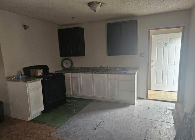 4-bedroom rental at 907 Hough in Adkins, TX — photo 4