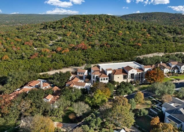 6-bedroom home for sale at 14 Duxbury Park in San Antonio TX