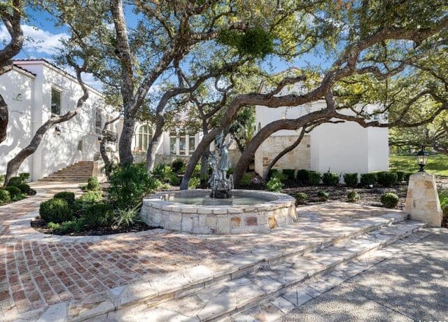 Home for sale at 14 Duxbury Park in San Antonio, TX — photo 2