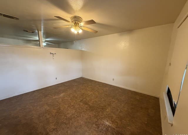 4-bedroom rental at 7139 Laurel Valley in San Antonio, TX — photo 5