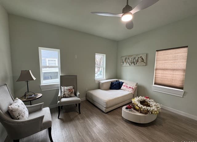 3-bedroom rental at 647 N San Gabriel in San Antonio, TX — photo 3