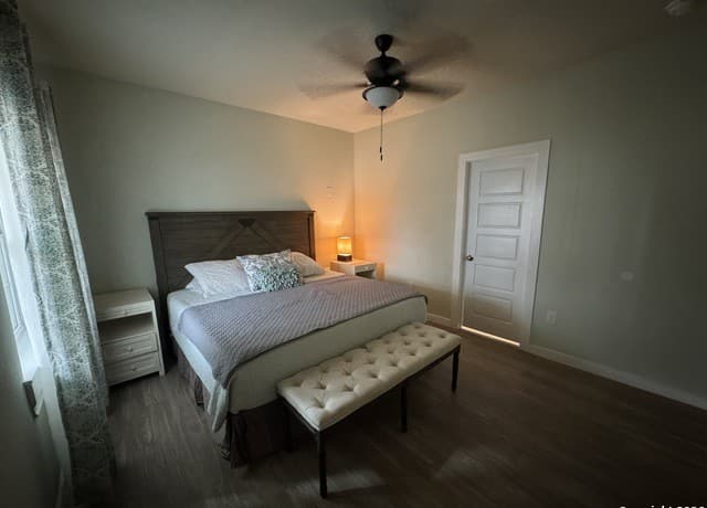 3-bedroom rental at 647 N San Gabriel in San Antonio, TX — photo 4