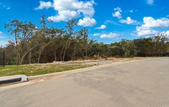 rental at 6610 Live Oak Valley in San Antonio, TX — photo 4