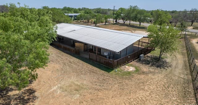 1-bedroom rental at 10581 Fm 2200 in Yancey, TX — photo 3