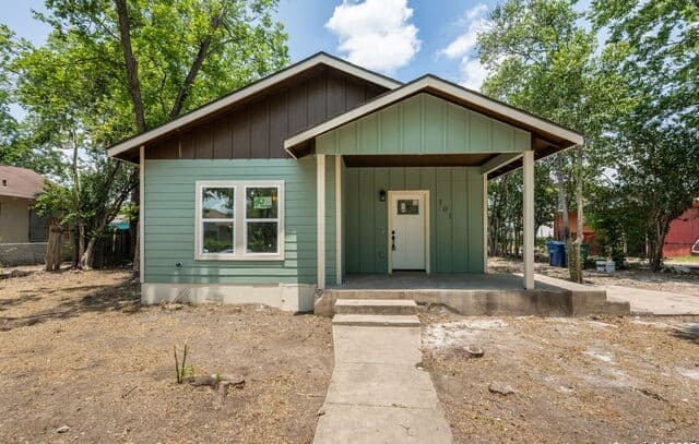 3-bedroom rental at 101 New York in San Antonio, TX — photo 1
