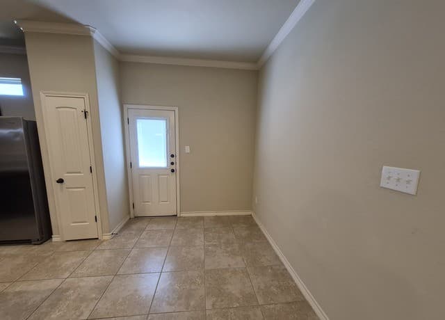3-bedroom rental at 6522 Marcel Way Unit 102 in San Antonio, TX — photo 5