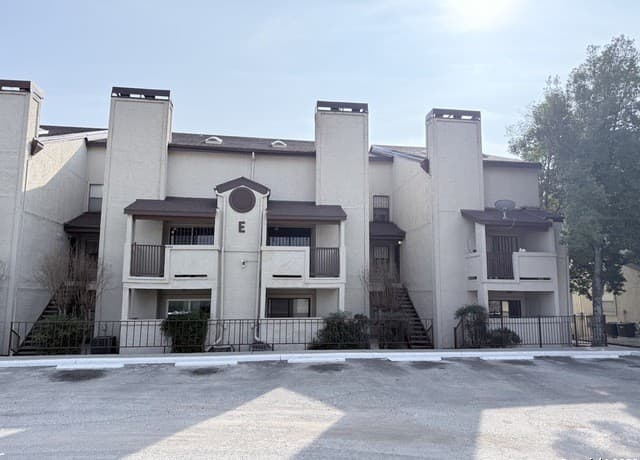 1-bedroom rental at 5322 Medical Unit E107 in San Antonio, TX — photo 1